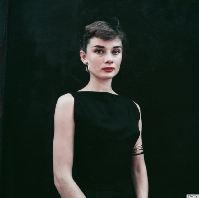 You can never go wrong with a bold red lip. Hepburn knew this essential trick of the trade. (We also can’t get over her amazing gold armband!)