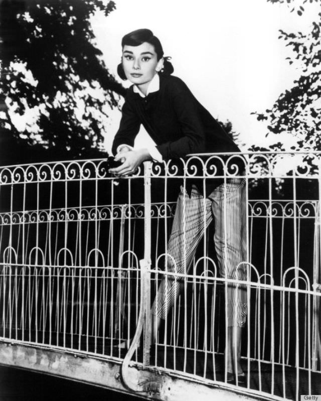 Collared shirts never go out of style. Furthermore, collared shirts and striped capris make for a great daytime look.