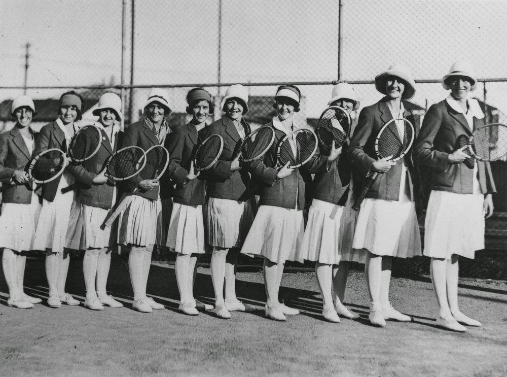 Female tennis players, 1927