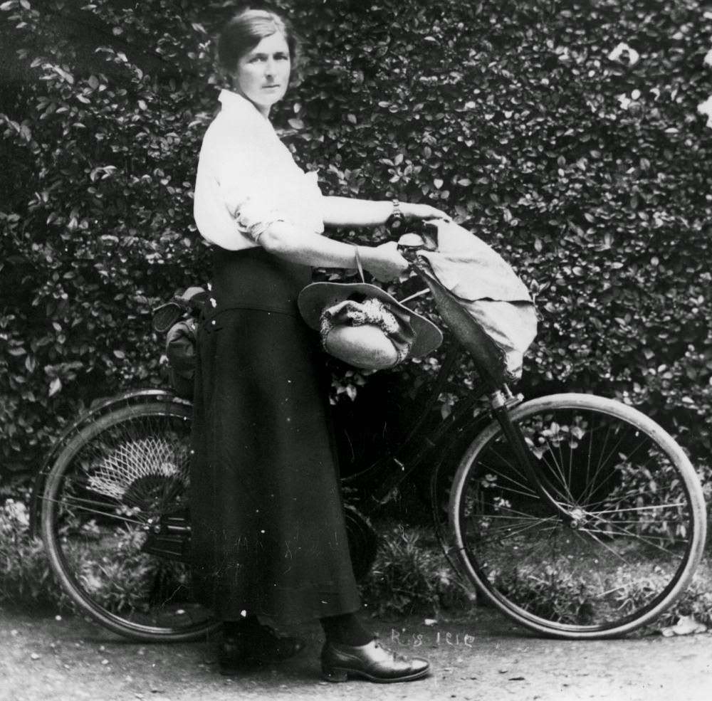 Artist Jessie Traill with her bicycle.