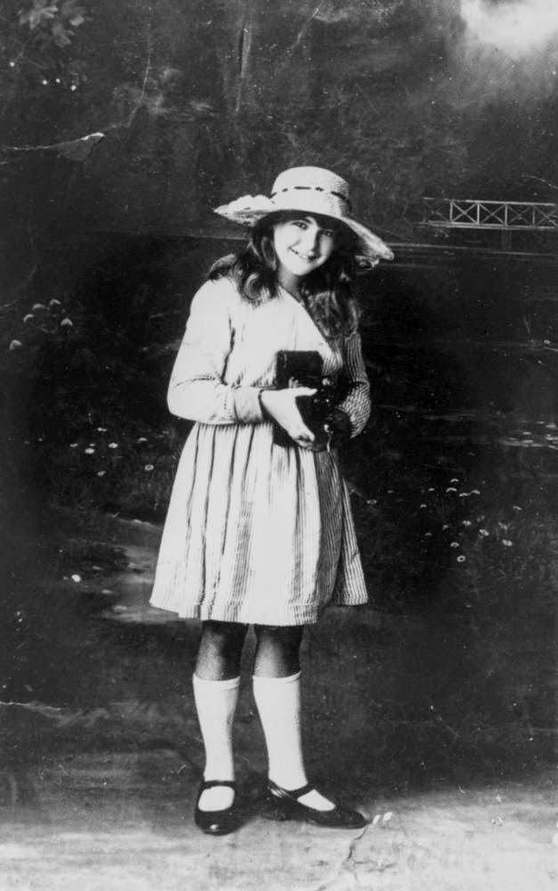 Stella Doblo holding a camera in Gladstone, 1910s