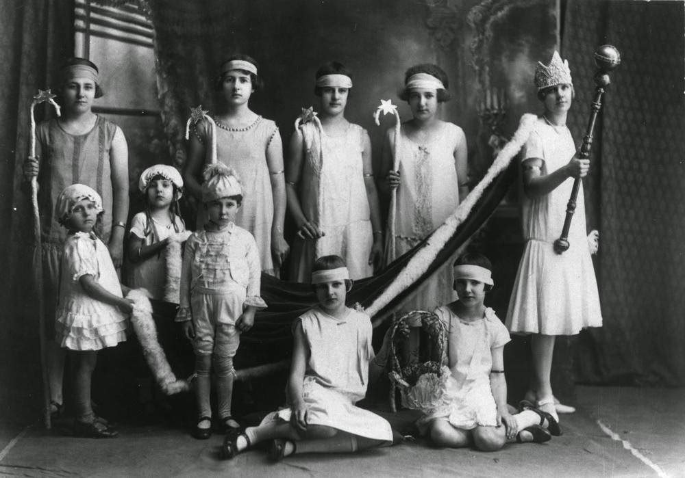 Entrants in a Queen competition to raise funds for the ambulance in Palen Creek, 1927
