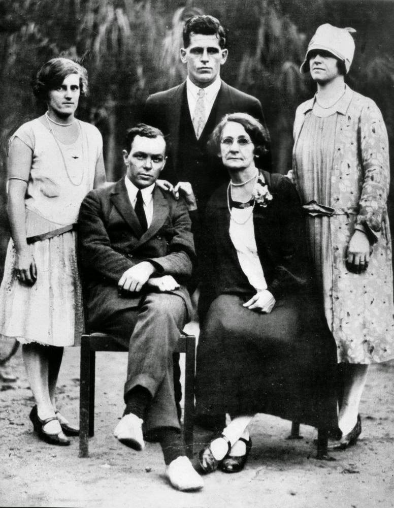 Bert Hinkler and his family in Bundaberg, Queensland, 1928