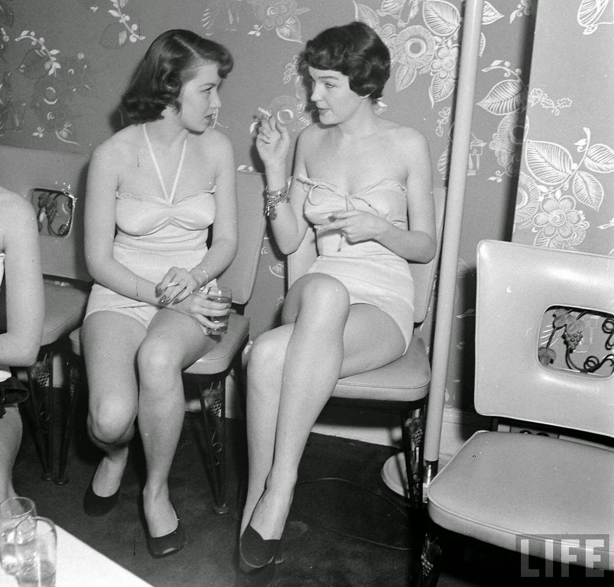 Inside the Wild 1950 ‘Ball-Point Bathing Suits’ Party: When Fashion Met Cartoon Art