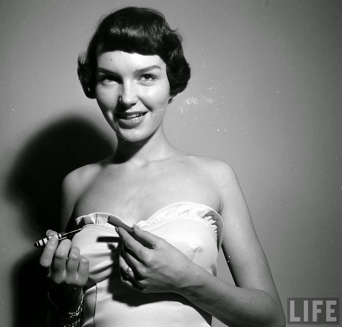 Inside the Wild 1950 ‘Ball-Point Bathing Suits’ Party: When Fashion Met Cartoon Art