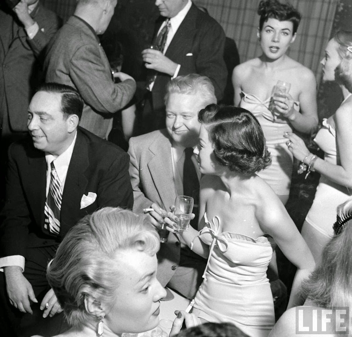 Inside the Wild 1950 ‘Ball-Point Bathing Suits’ Party: When Fashion Met Cartoon Art