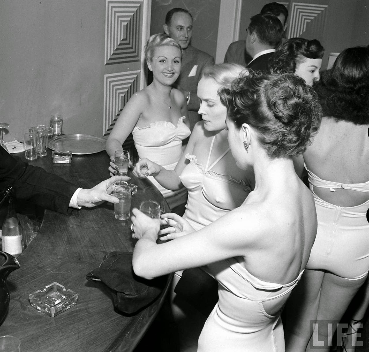 Inside the Wild 1950 ‘Ball-Point Bathing Suits’ Party: When Fashion Met Cartoon Art