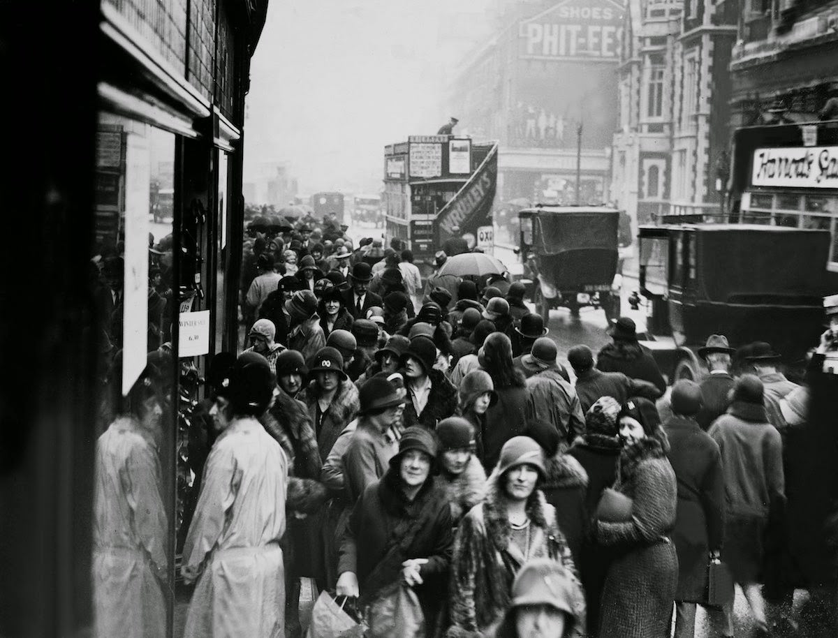 Winter sale beginning in England, 1929