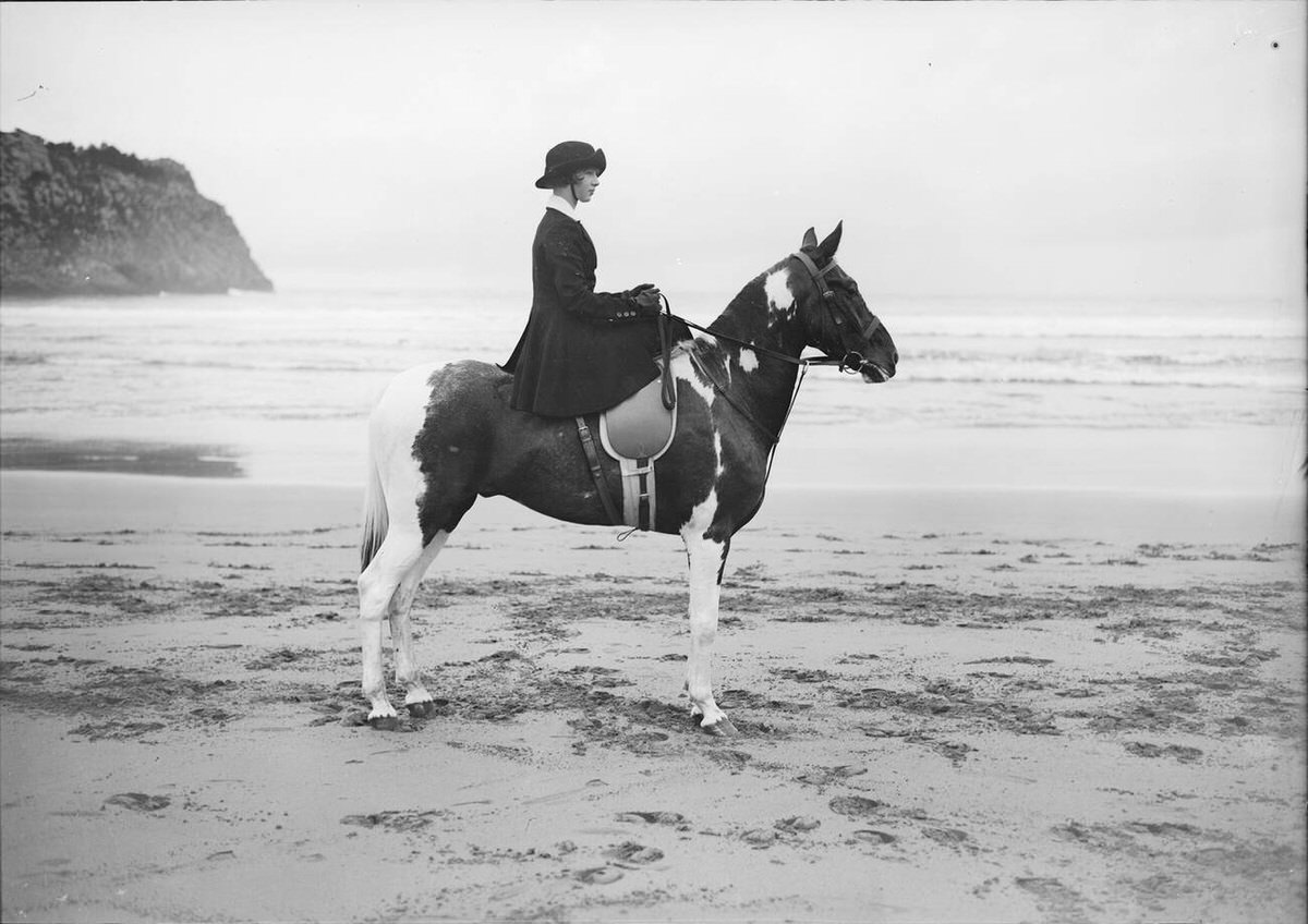 Adelaide Habsburg on a horse on the beach of Lekeitio, 1927