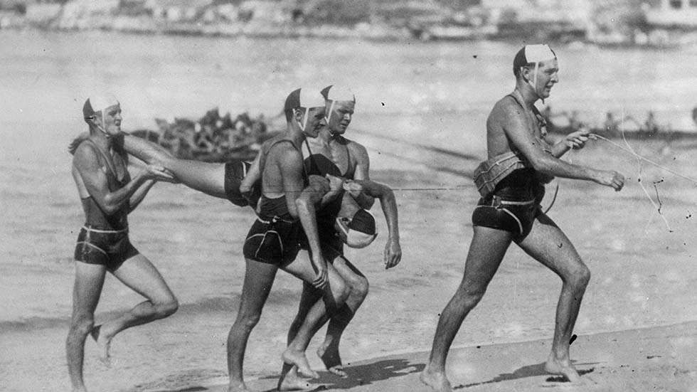 Lifesavers practicing on Bondi Beach in Sydney, 1929