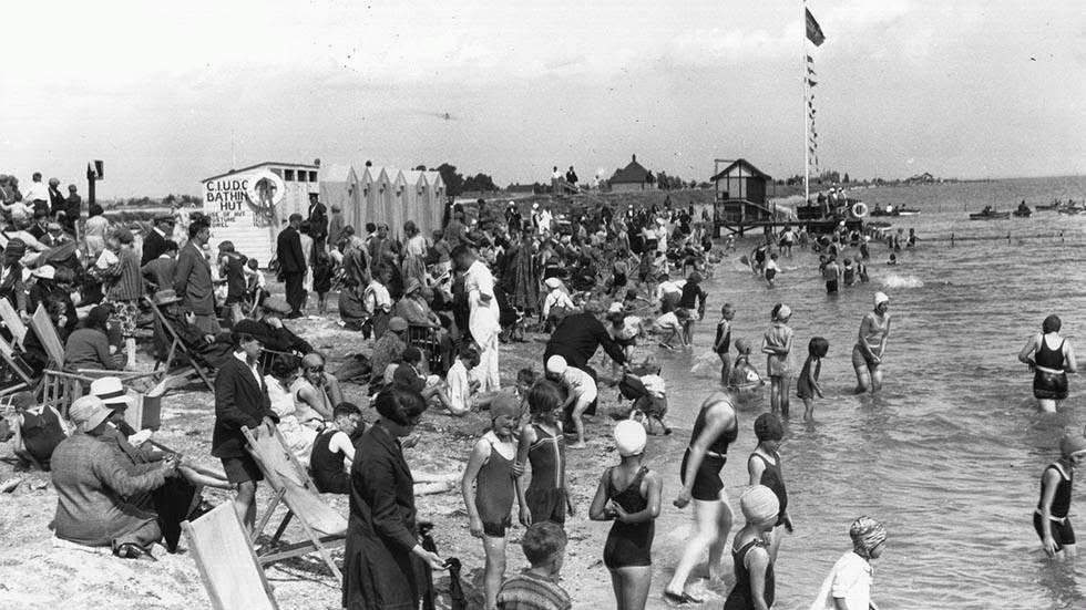 Crowded beach at Canvey Island on the River Thames, 1925