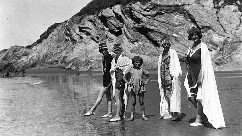 Bathers on the Plymouth shore in Devon, 1921