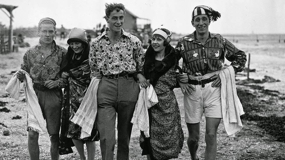 Group walking on the beach at Canvey Island, Essex, 1922