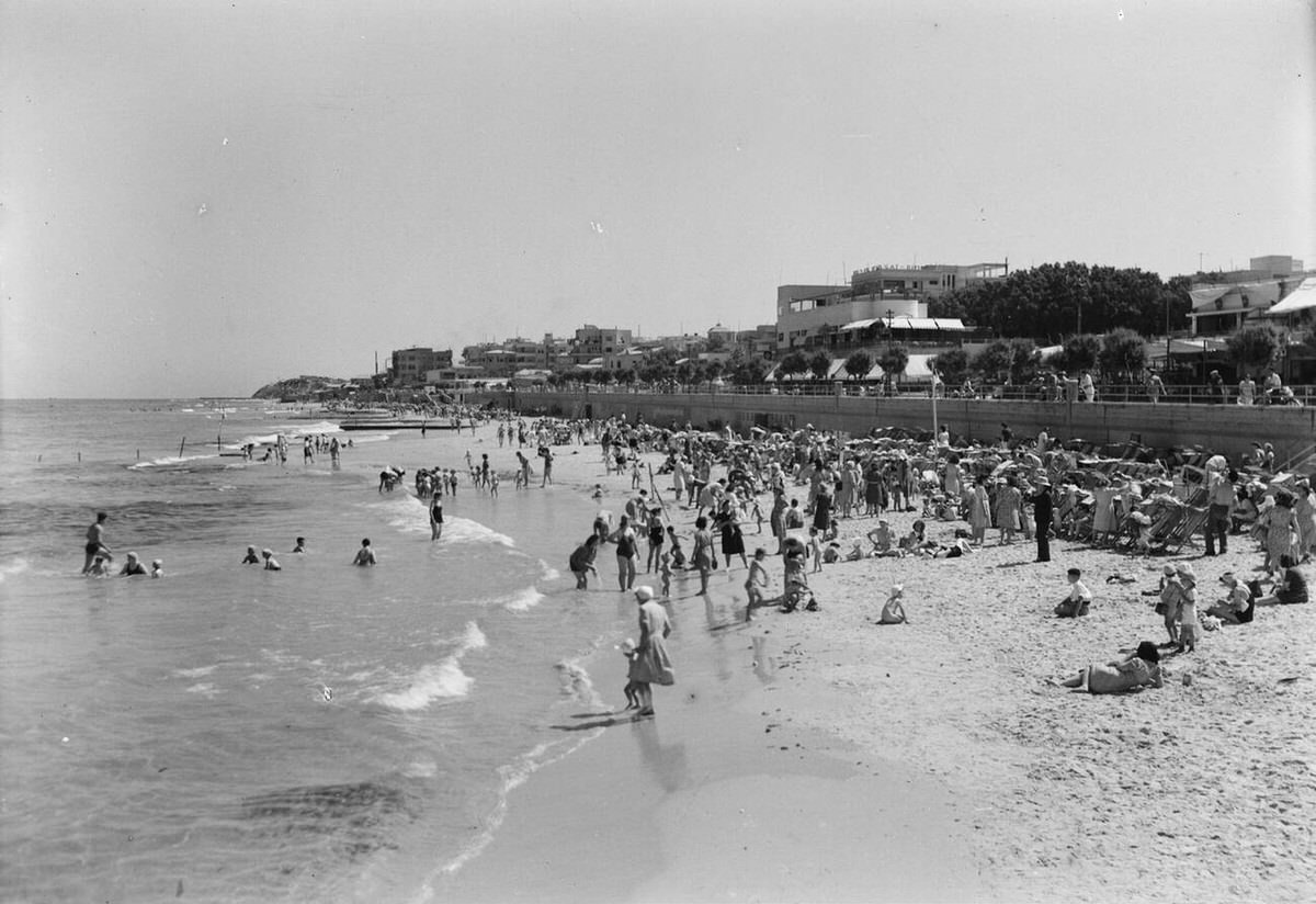 Beach in Tel Aviv, 1920