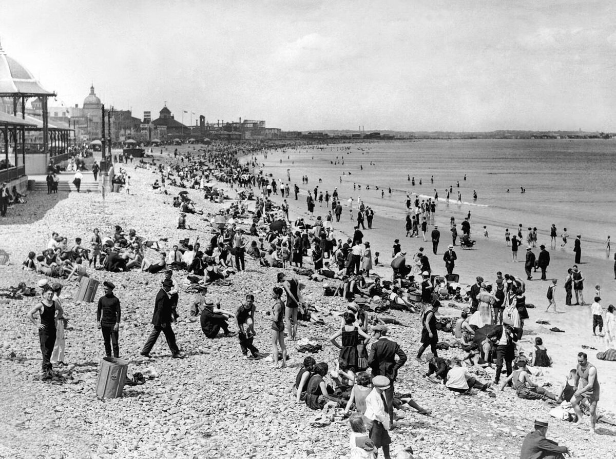 Crowds at Revere Beach in Massachusetts during a heatwave, 1920