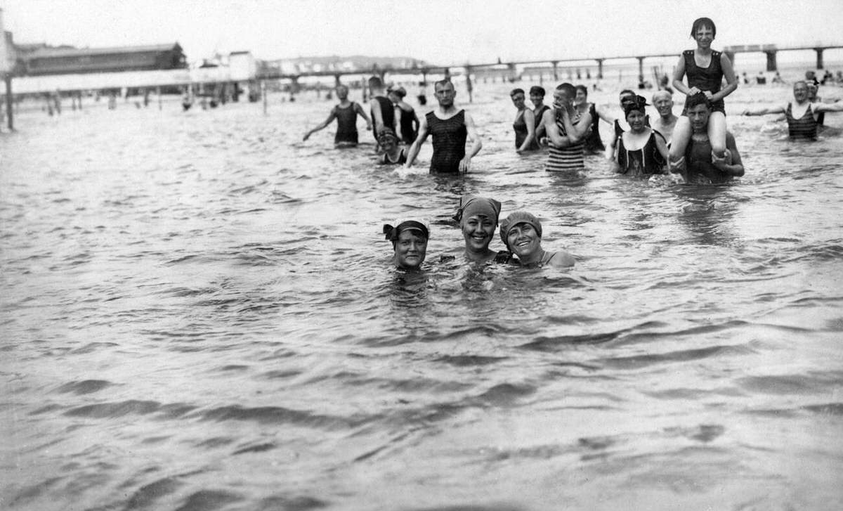 Bathers on the beach in Binz, 1920