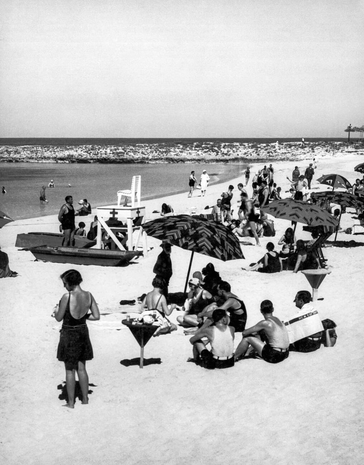 Scene on the beach at Cape Cod, Massachusetts, 1923