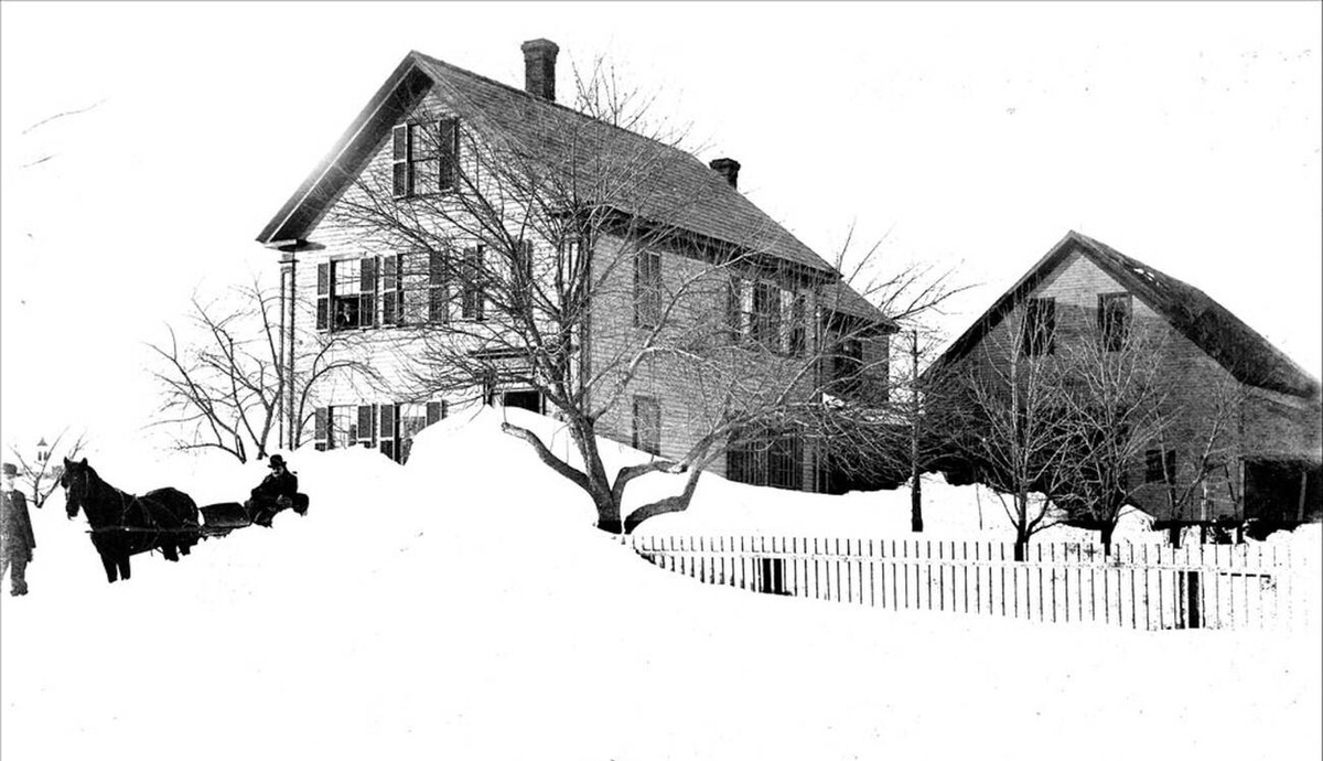 Banner snow drift at the residence of Deacon Z.K. Graves in Keene, New Hampshire after the blizzard of March, 1888.