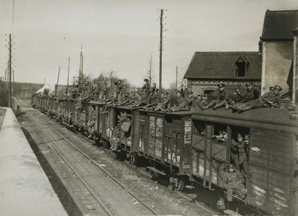 A train load of men going in support of their brave fighting brothers, 1914.