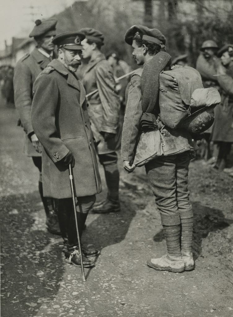 His Majesty King George Vth visits his armies in France. H.M. the King talking to some Scottish soldiers just out of the line, 1914.