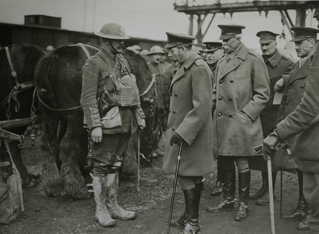 The King talking to an officer, 1914.