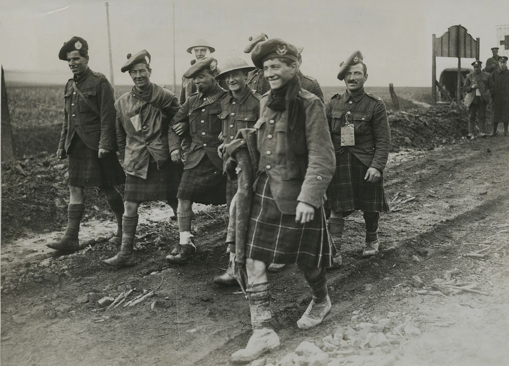 Britain During WWI: Soldiers, Streets, and Survival in Historic Images