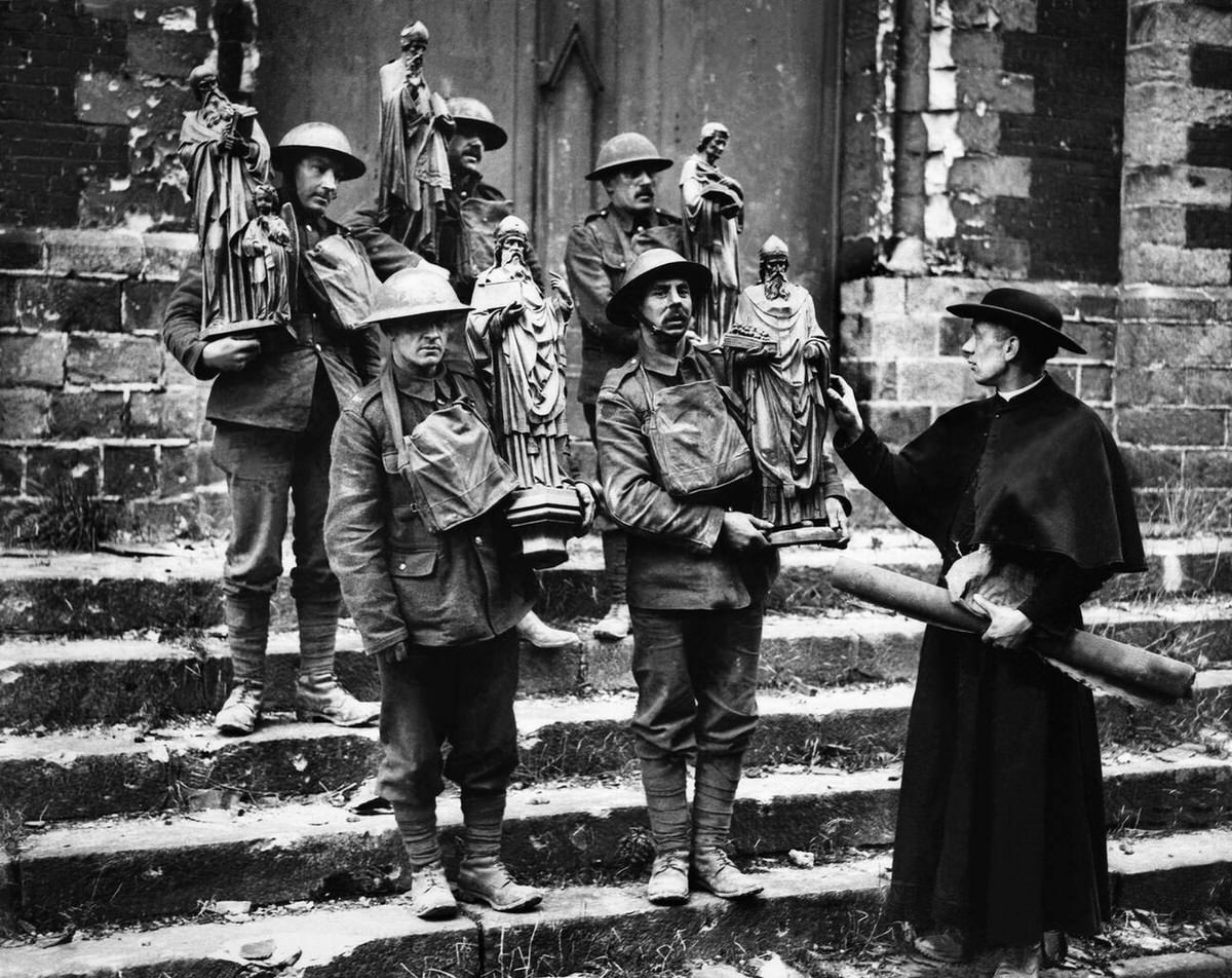 British soldiers saving statues from a bombed church at the Western Front in France, 1914