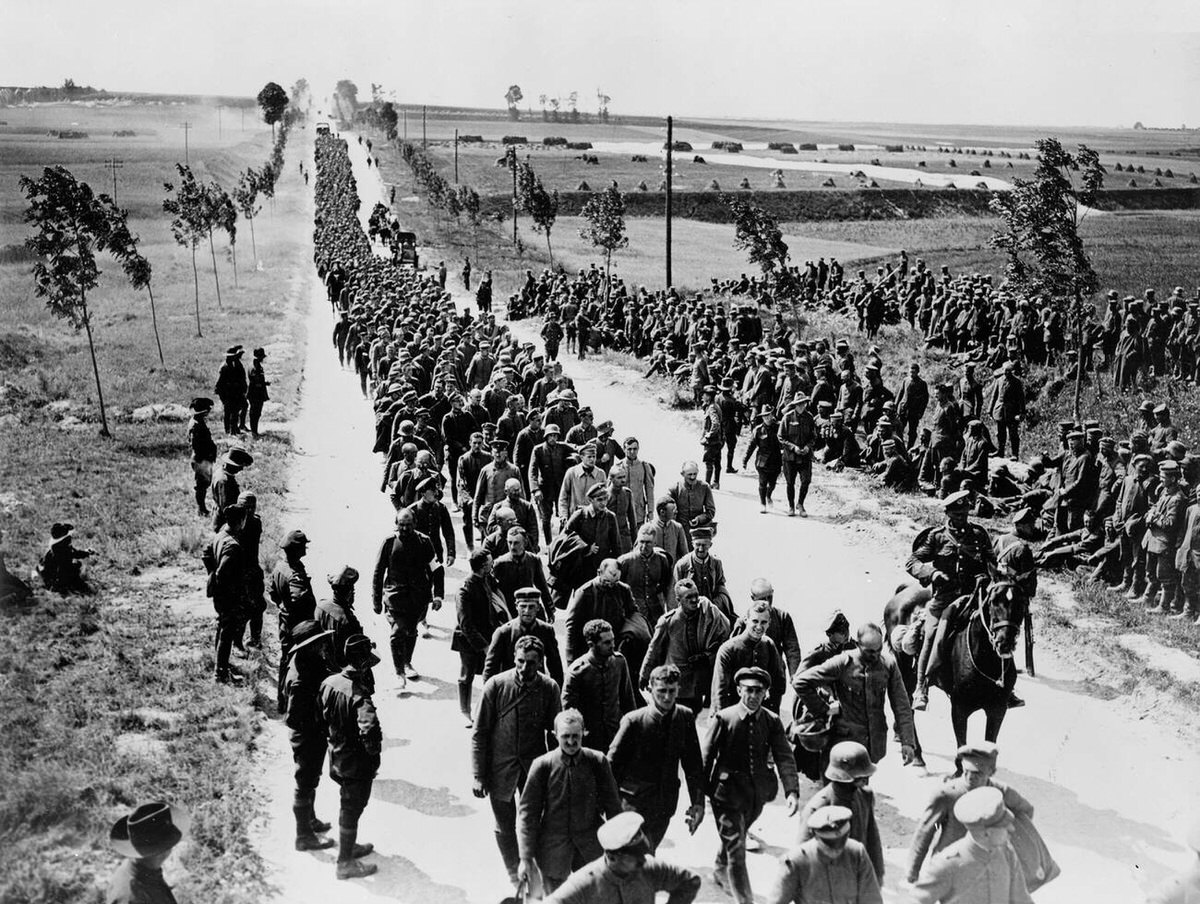 German prisoners arriving at a prisoners of war cage in France, 1917