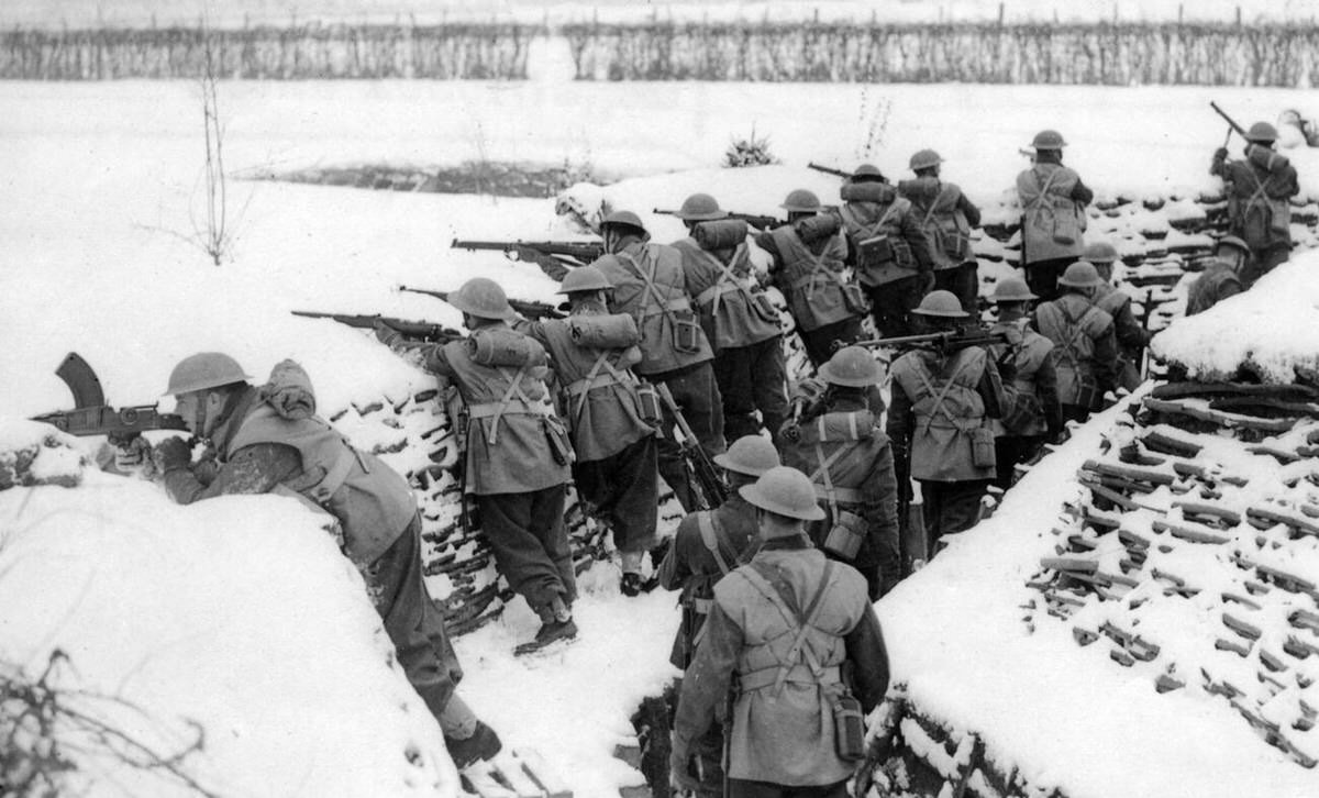 Soldiers of the Royal Warwickshire Regiment in a trench in France, 1940
