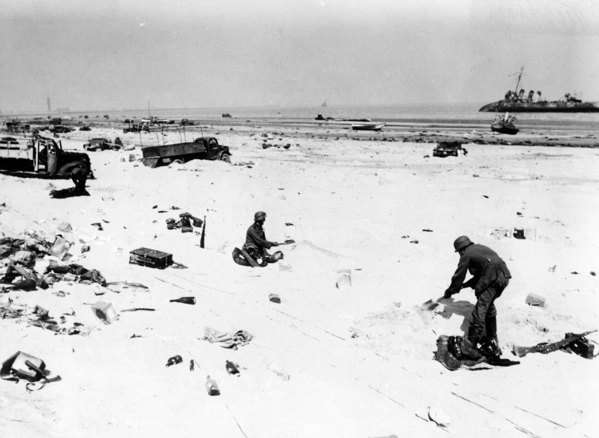 Soldiers digging in on the beach at Dunkirk after the evacuation of British troops, 1940