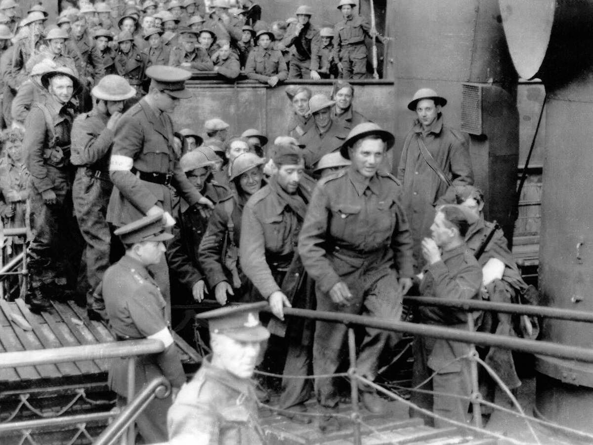 Arrival of British troops evacuated from France at a southern English port, 1940