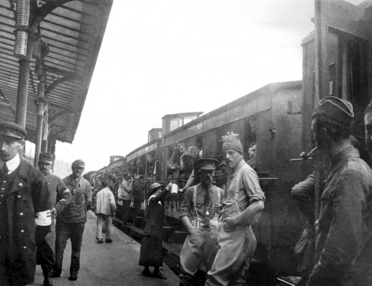 Train carrying the 11th Hussars to the concentration area in Rouen, 1914