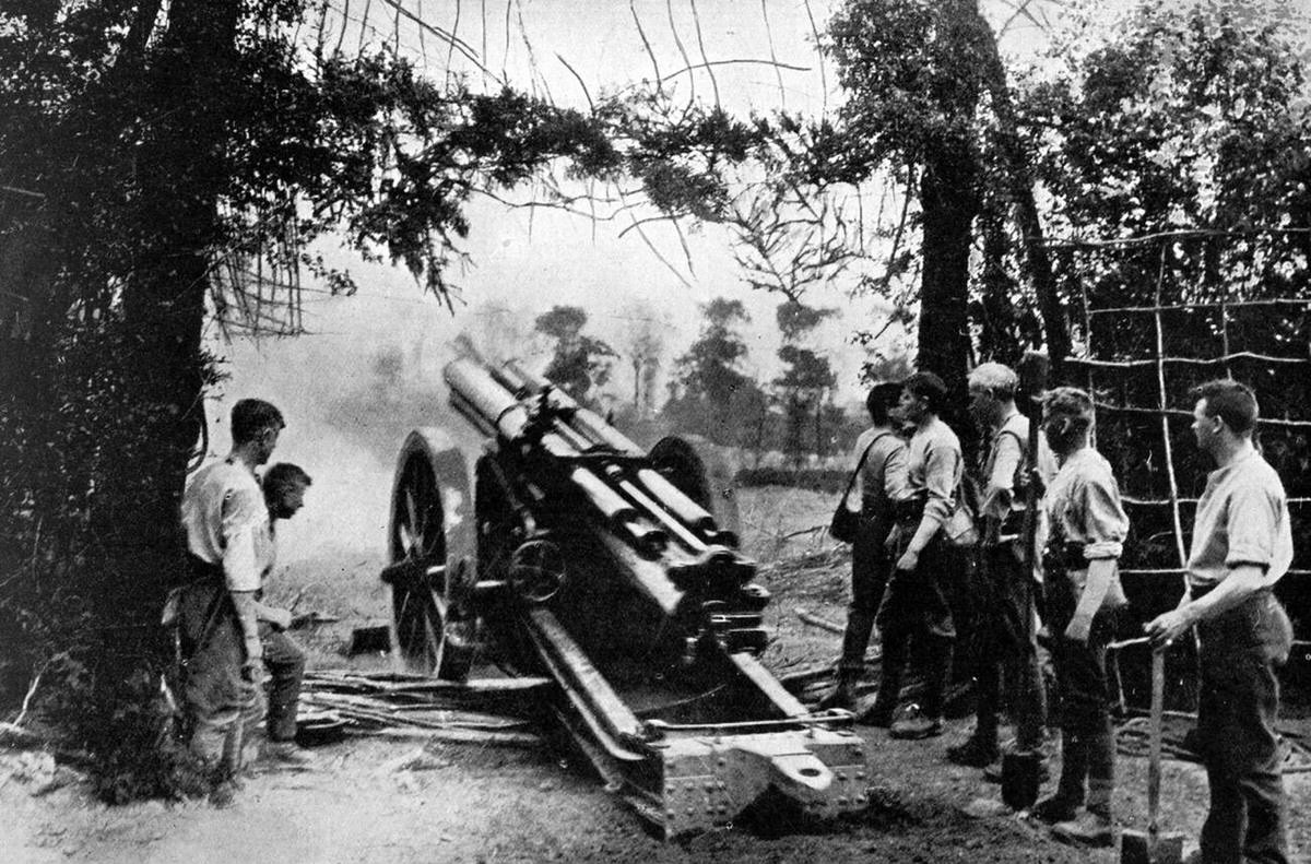 60-pounder gun in action in France, 1916