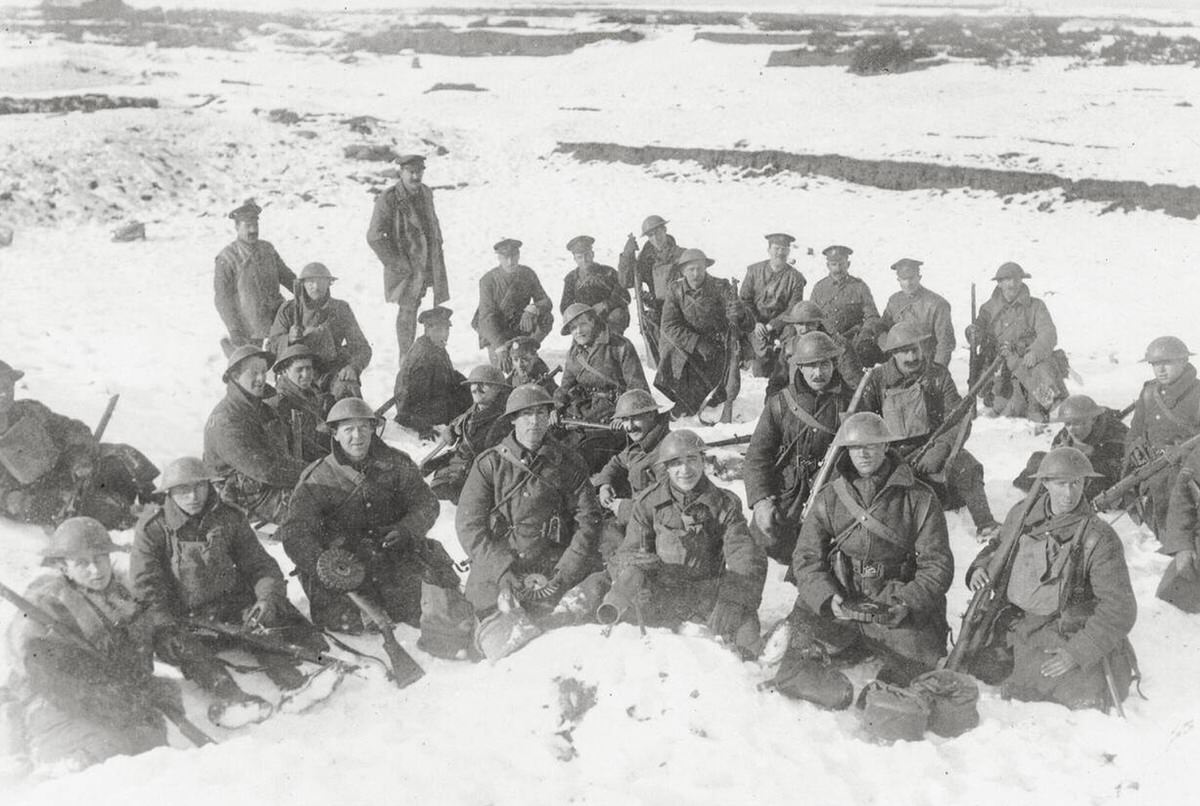 British soldiers on the battlefield behind their own lines in France, 1914