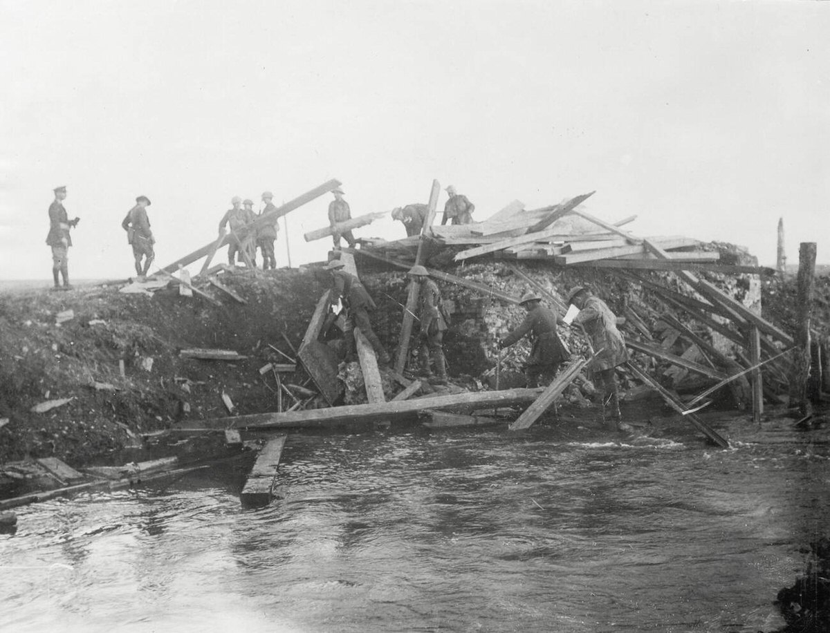 British officers and men near Péronne, 1914