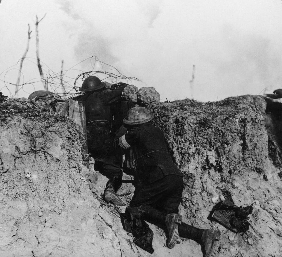 Artillery observation officer in a forward post in France, 1914