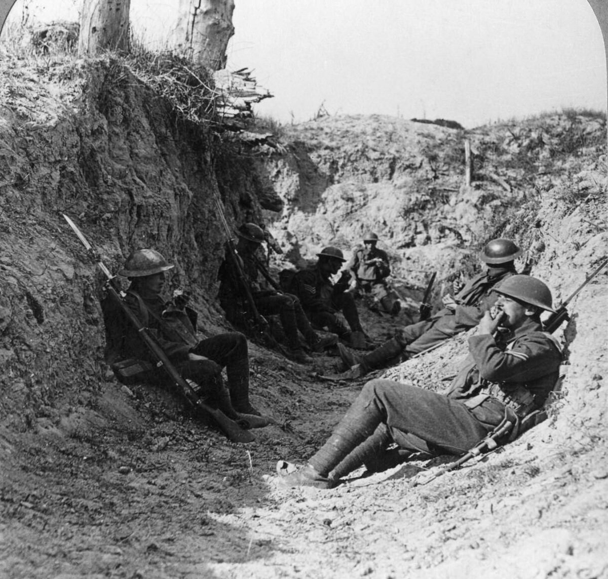 Troops waiting in a trench near Arras, France, 1914