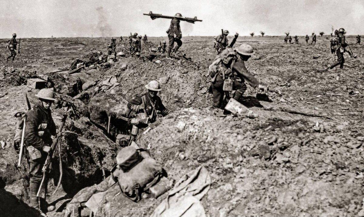 British infantry advancing during the Battle of Morval, 1916