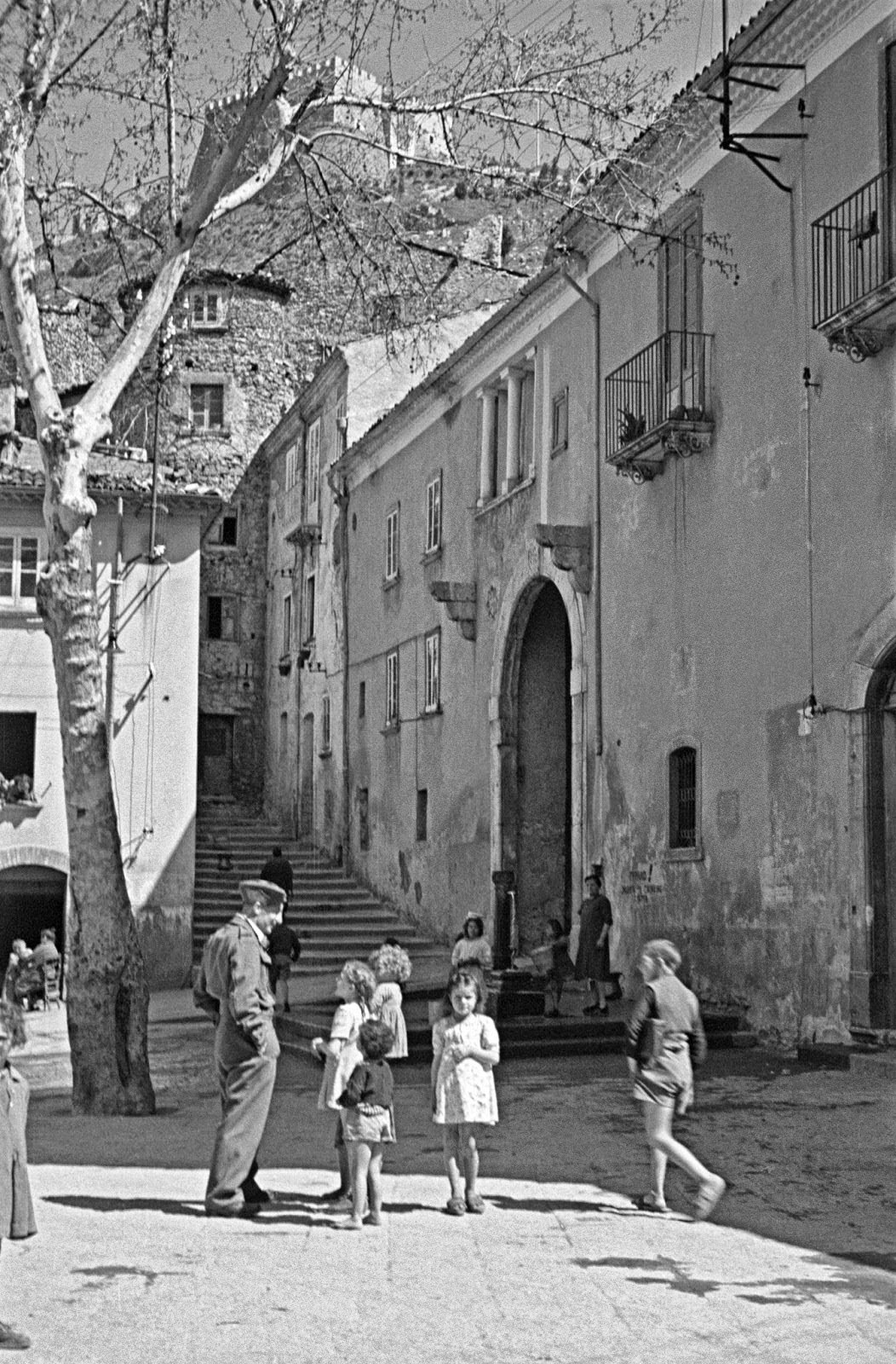 New Zealand soldier on leave in Campobasso attracts local children.