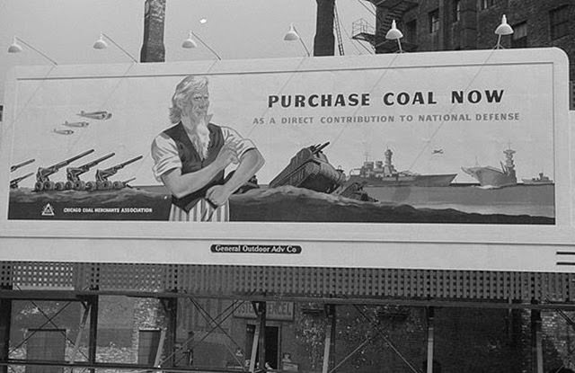 Chicago During WWII: Daily Life Captured in Powerful Vintage Photos
