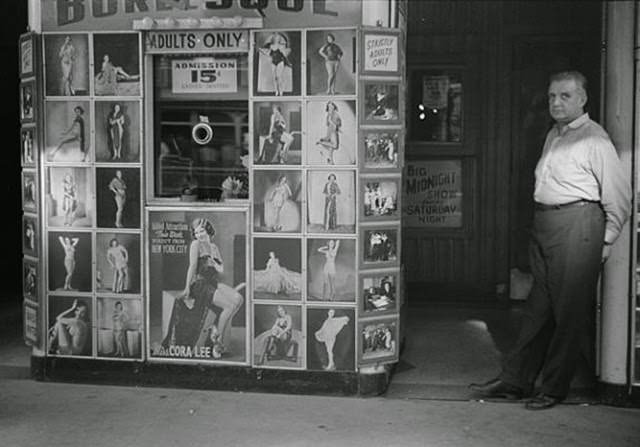 Chicago During WWII: Daily Life Captured in Powerful Vintage Photos