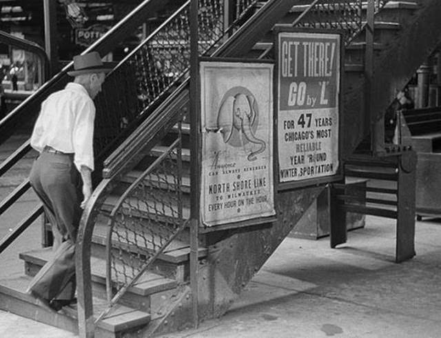 Chicago During WWII: Daily Life Captured in Powerful Vintage Photos