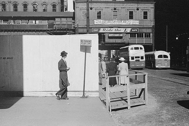 Chicago During WWII: Daily Life Captured in Powerful Vintage Photos
