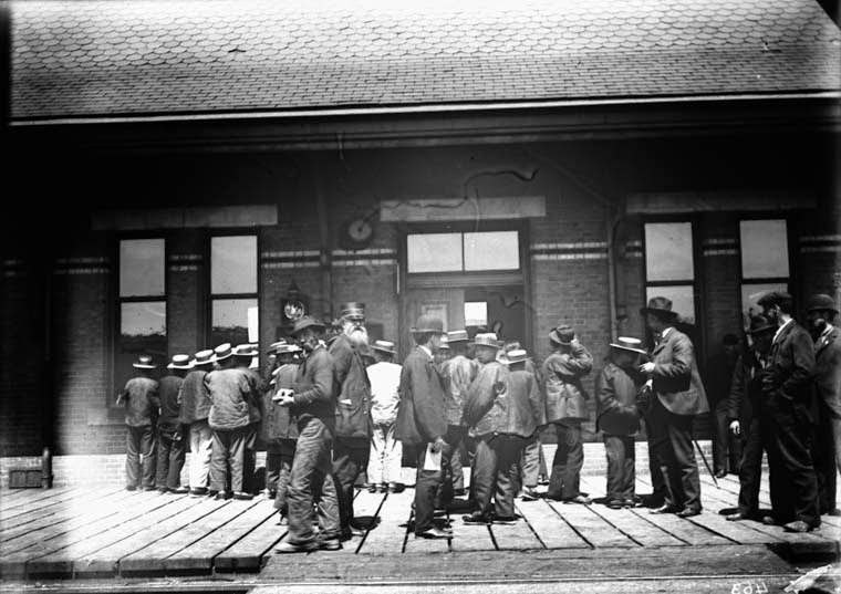 Chinese at Sarnia Tunnel, 1900.
