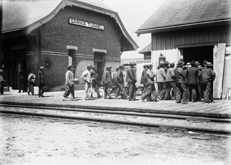 Chinese at Sarnia Tunnel, 1900.
