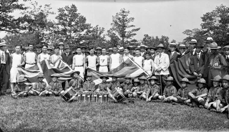 General group of Chinese in High Park, Toronto, 1919.