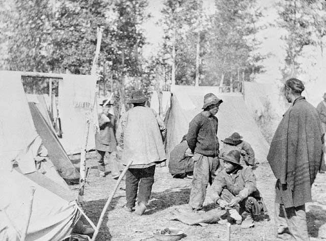 Construction of a Chinese camp, 1886.