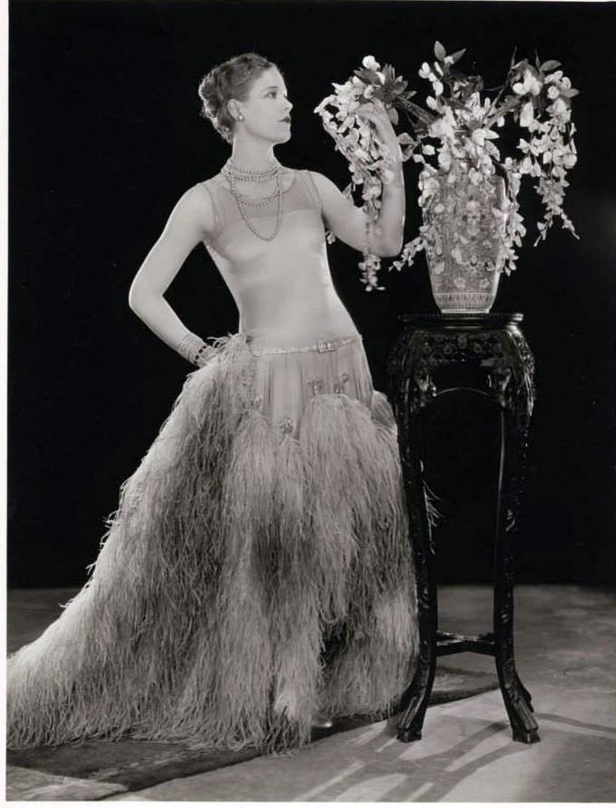 Dorothy Arzner in 1927: Silent Movie Fashion for Women in Stunning Photos