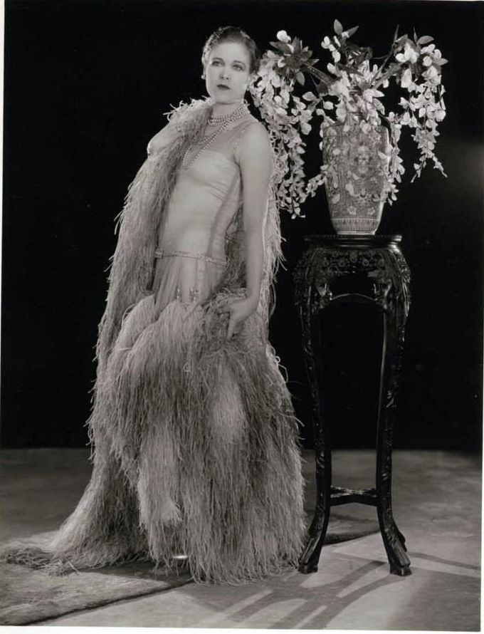 Dorothy Arzner in 1927: Silent Movie Fashion for Women in Stunning Photos