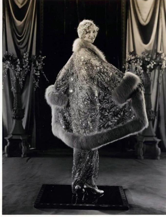 Dorothy Arzner in 1927: Silent Movie Fashion for Women in Stunning Photos